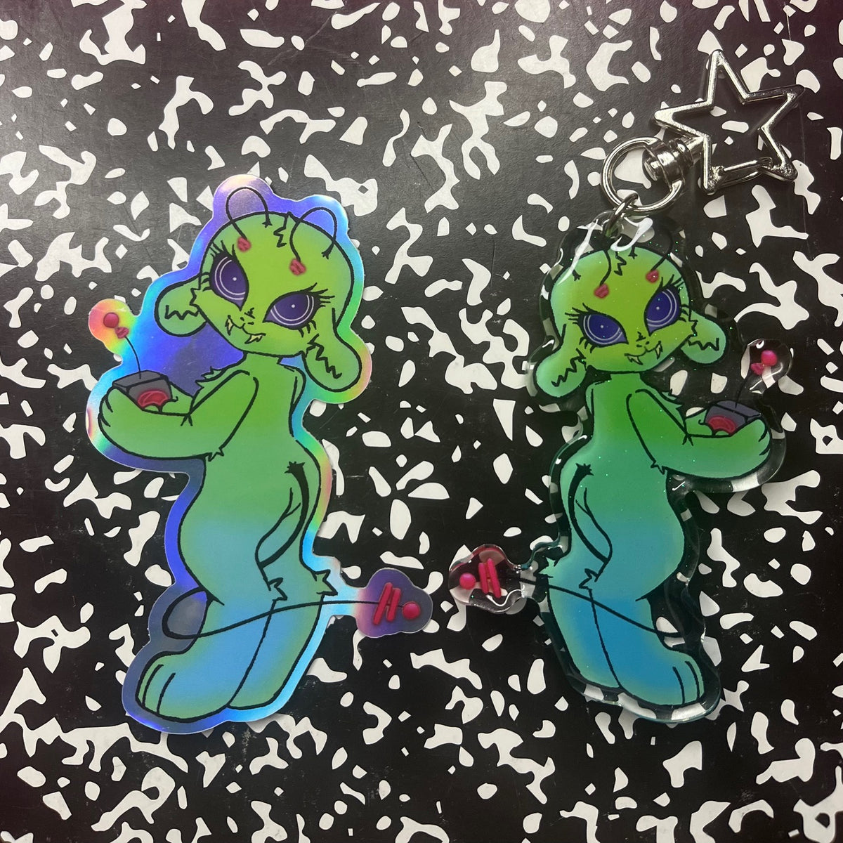 Gradient Alien keychain + sticker bundle